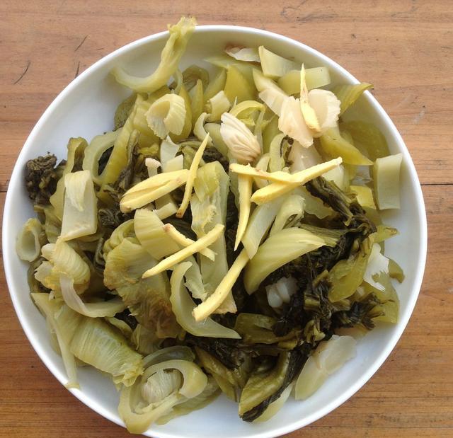 酸菜抿圪斗不仅仅是美食,还有小时候满满的回忆