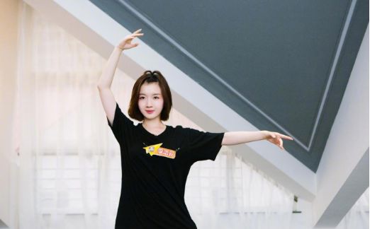 新人王李浩菲:德才兼备,破茧成蝶