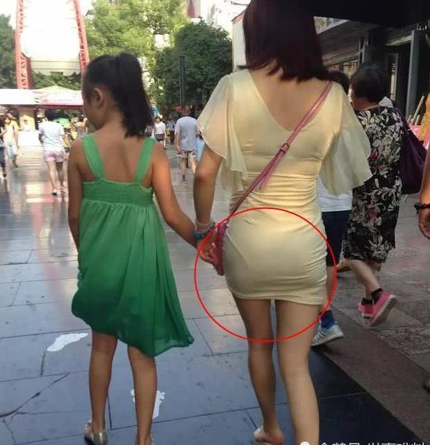 有的时候衣服包裹的太紧也不是什么好事都被别人大饱眼福了