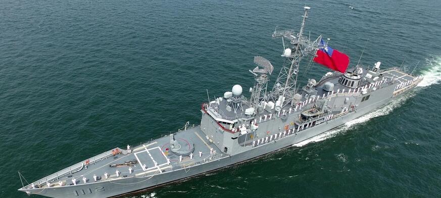 中国海军平顶山舰图片