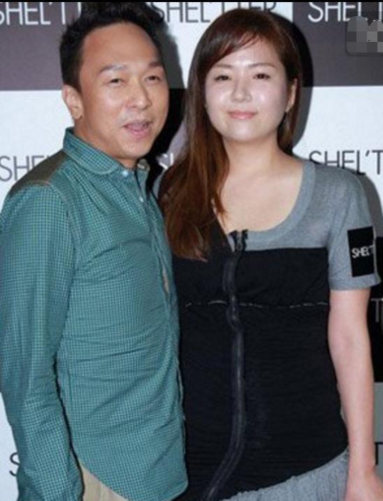 黄家强是黄家驹的弟弟,makiko是著名音乐人黄家强的老婆,在港担任通译