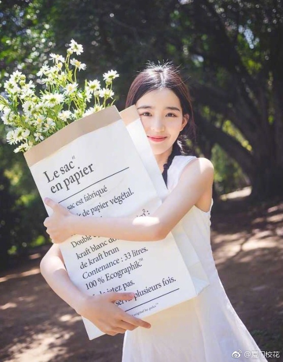 她叫卢婧媛95年就读于福建农林大学身高160cm笑起来很美