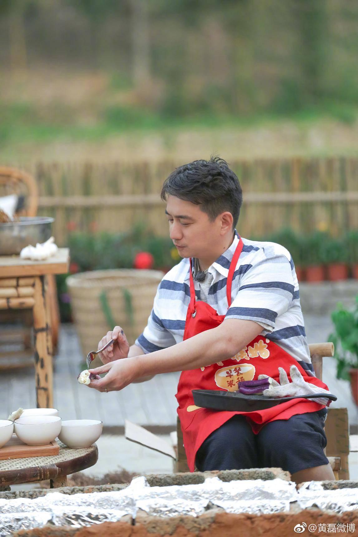 不光帅还会做饭!黄磊养眼了半个娱乐圈,林更新真是深藏不露!