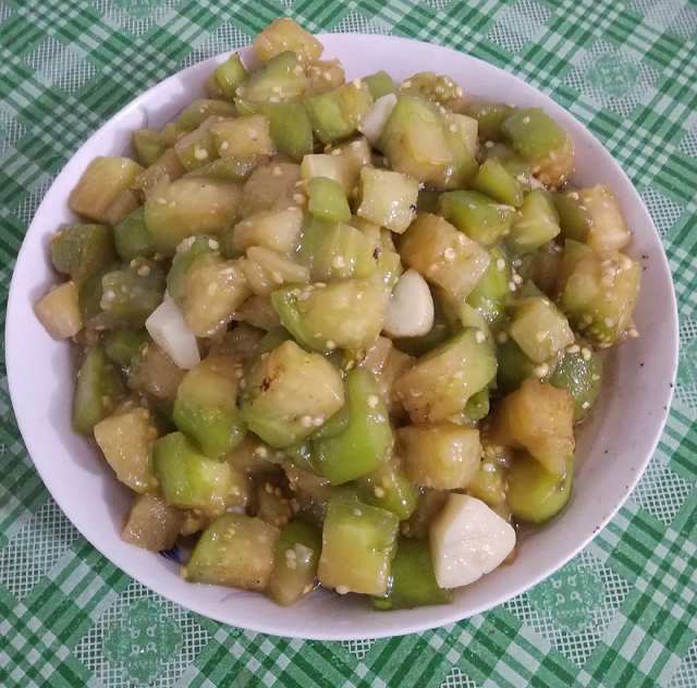 家乡自种绿色青茄子,清炒茄丁好吃又养胃