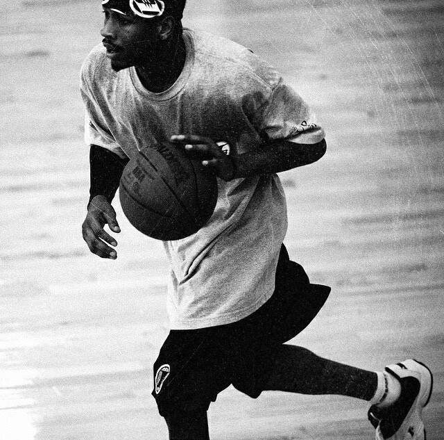 一组艾弗森黑白美照