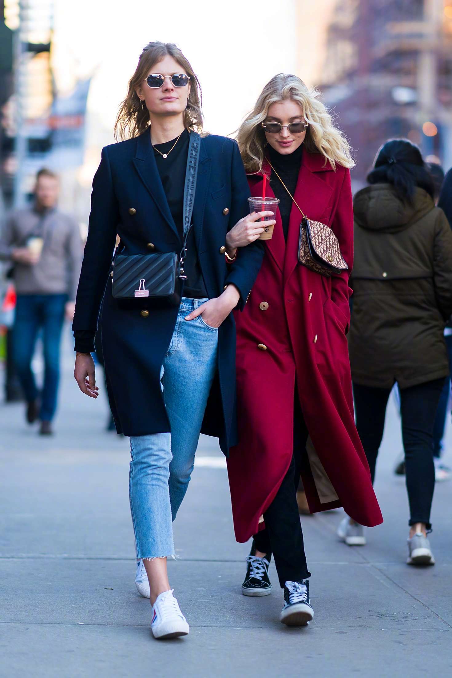 维秘天使elsa hosk和超模康康constance jablonski 一起在纽约外出的