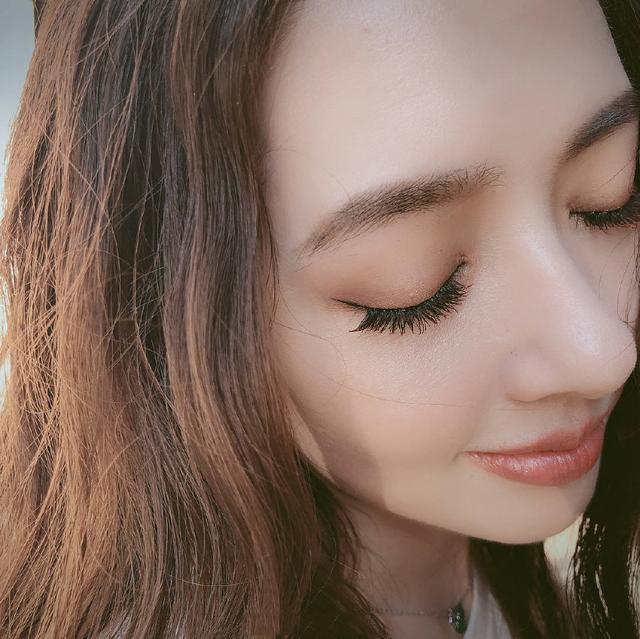 郭碧婷晒照秀睫毛,大家注意力却全在皮肤上