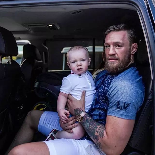 虎父无犬子:"嘴炮"康纳的儿子面露凶光,初现格斗天赋