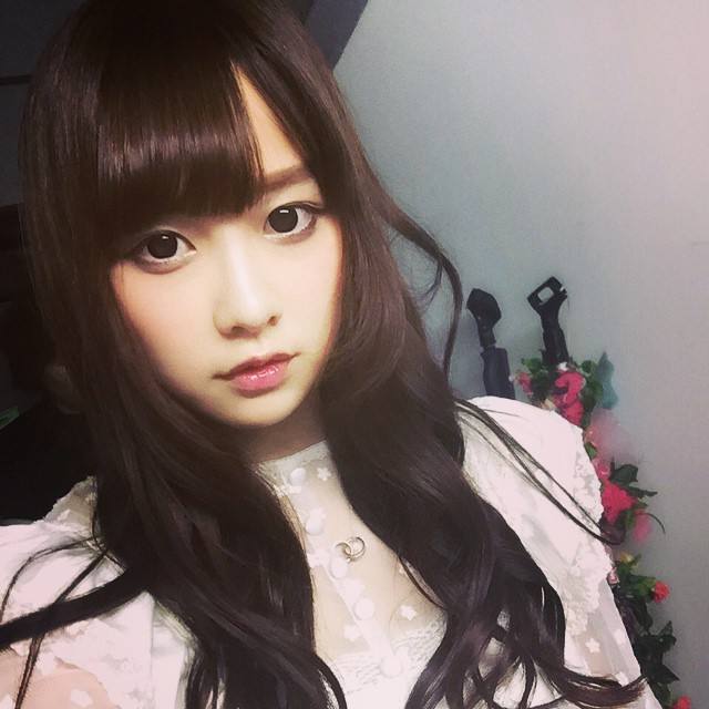 snh48唐安琪严重烧伤后恢复良好,还能用手机观看延禧攻略