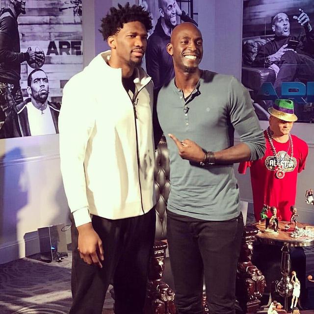 24岁恩比德为何被称作大帝与3大巨星合影冷酷霸气十足