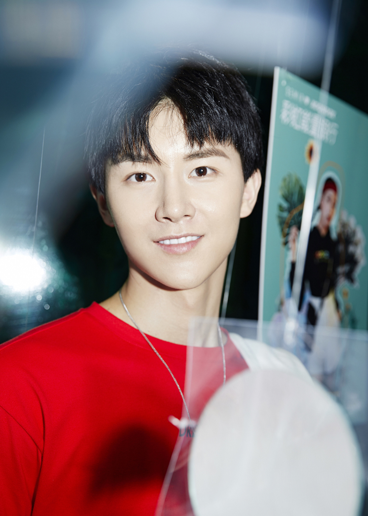 "小哥哥"杨泽出席发布会 清新阳光展治愈系笑容