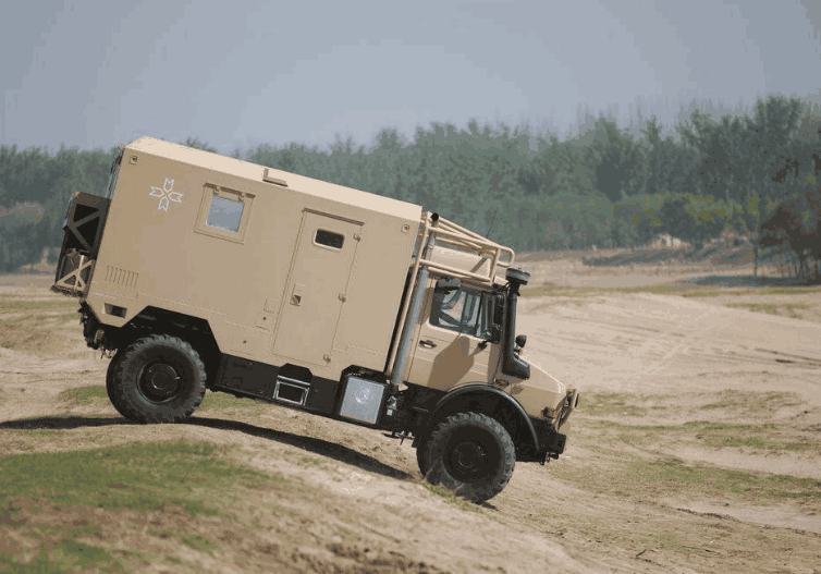 国内土豪斥资研发的越野房车续航达2000公里底盘性能强大