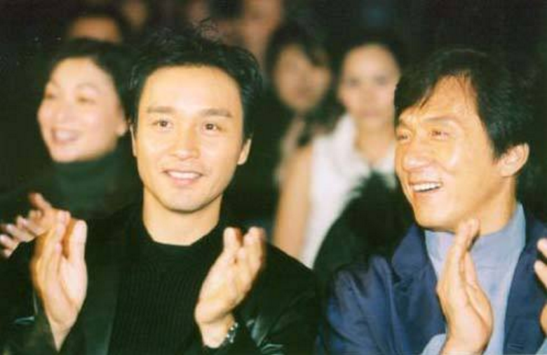 张国荣特别喜欢逗弄成龙,撩发吹耳朵,网友:这才是真友谊