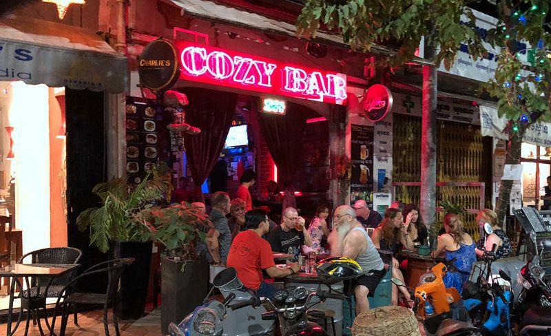 暹粒街头随处移动的流动小酒吧别有风情