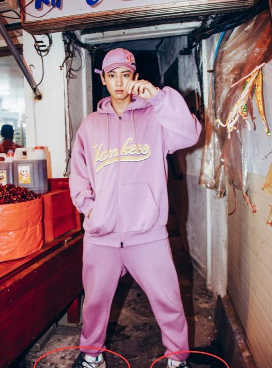 朴灿烈被造型师坑了,"十头身"穿成五五身,鞋子是垃圾堆捡的?