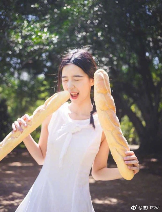 她叫卢婧媛95年就读于福建农林大学身高160cm笑起来很美