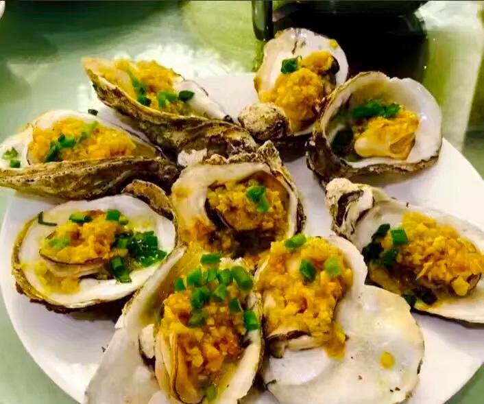 抠门朋友请客随地挑, 一桌海鲜1000多临阵脱逃, 丢人!