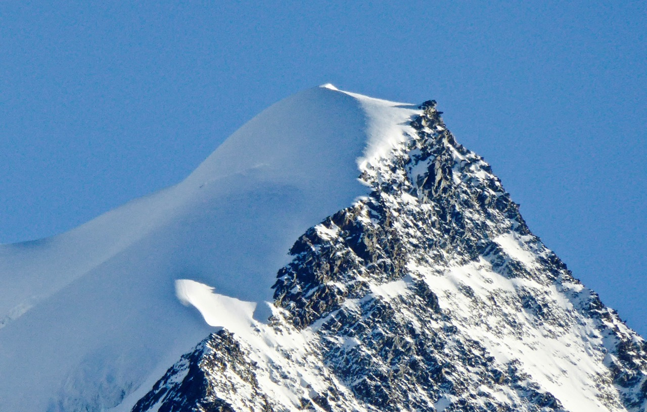 【瑞法穿越】老约翰小木屋,泡着温泉看雪山