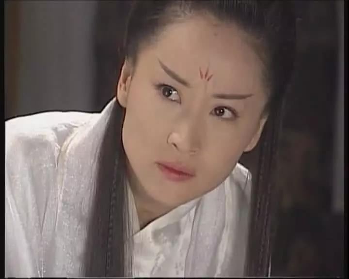 她快被人遗忘了,马景涛为她戒烟,被阔太打一顿后,消失在娱乐圈