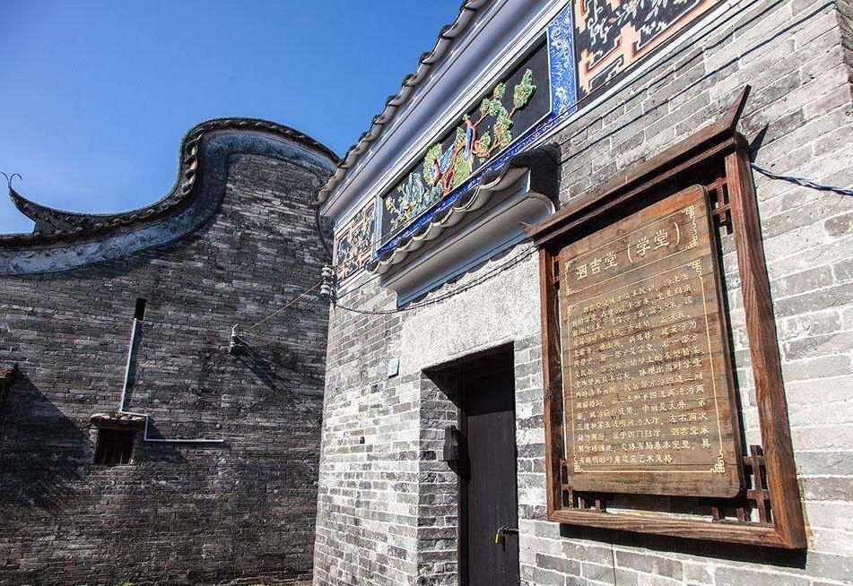 广东最"怪"的古村:有着720年历史,房顶上长着两个"耳朵"|上岳古民居