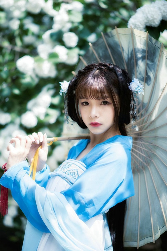 蓝色长裙古装美女安然清新粉嫩甜美户外俏皮优雅唯美写真