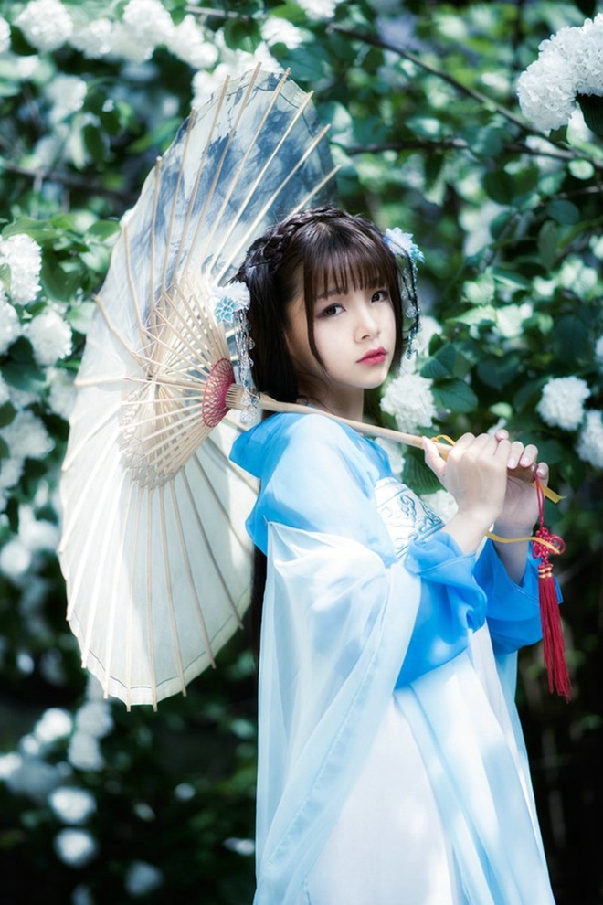 蓝色长裙古装美女安然清新粉嫩甜美户外俏皮优雅唯美写真