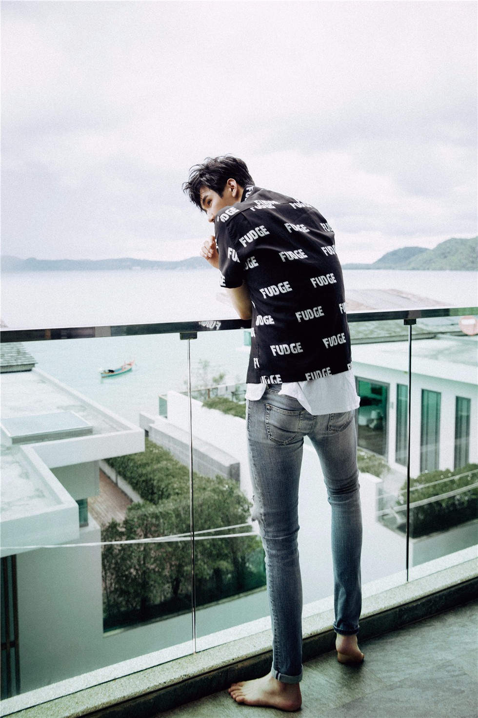 彦希夏日度假写真 长腿少年尽展青春活力