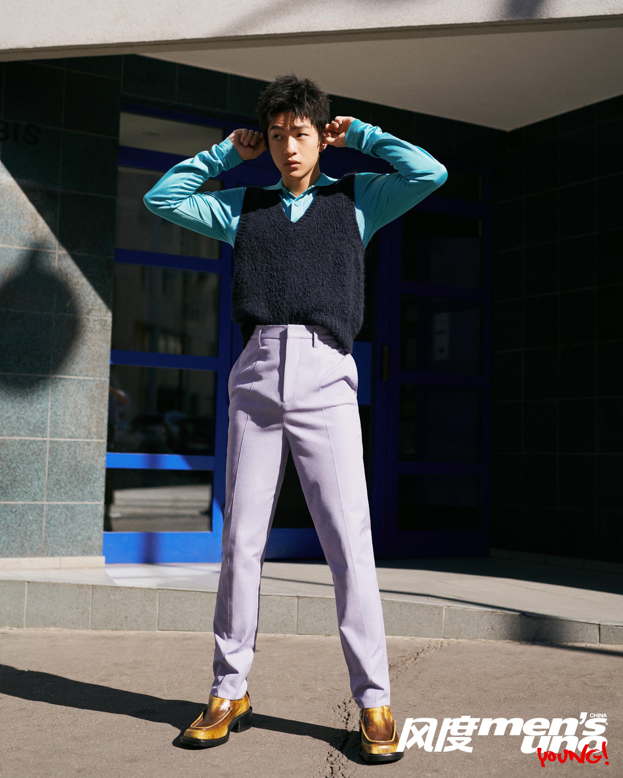 登上风度mensunoyoung10月号杂志封面的屈楚萧