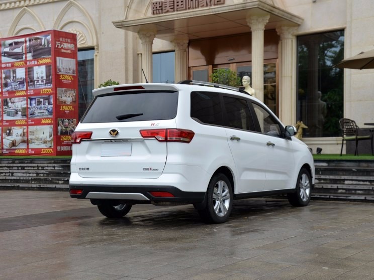 北汽幻速h5上市 8.18万起售/1.3t cvt动力