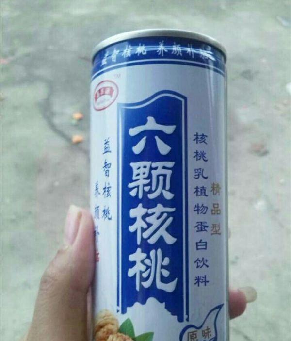 还有最经典的山寨产品——六个核桃.