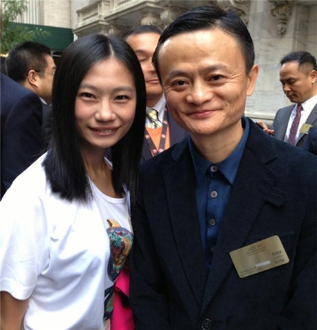 31岁单身奥运冠军晒美食,被网友怼:郭晶晶嫁富豪,你只能过嘴瘾|劳丽诗