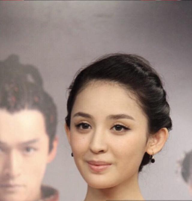 同为新疆美女,古力娜扎和迪丽热巴出道时颜值对比,谁更好看?