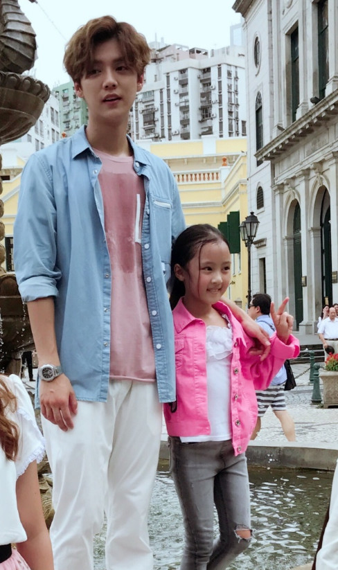 tfboys之后,张婉儿将凭借鹿晗再次走火,连发48条微博宣传新剧!