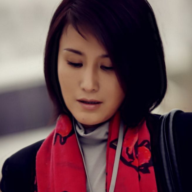 她曾是"最美警花",嫁大23岁的丈夫,如今身家过亿却守寡多年