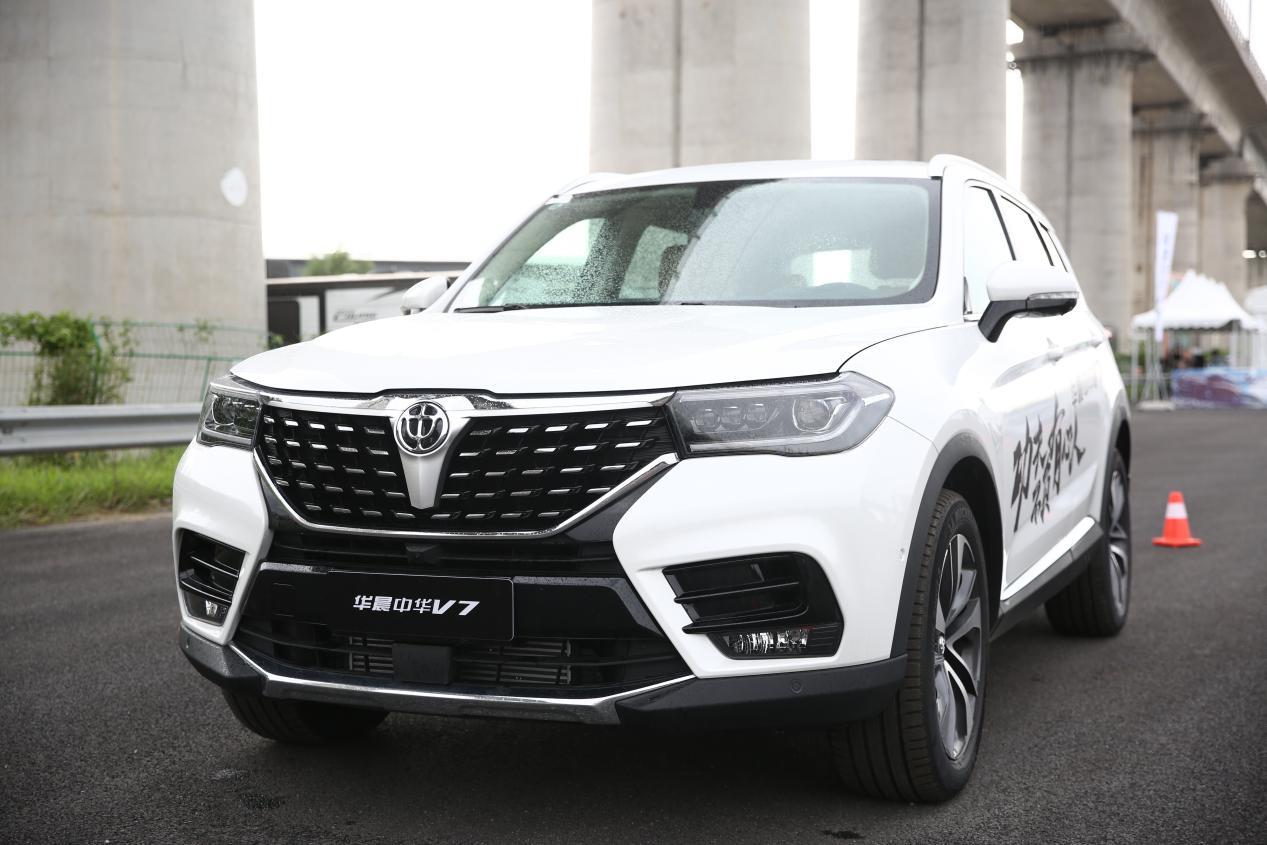 有宝马范儿,又有中华风,看华晨中华v7与众不同的地方在哪?