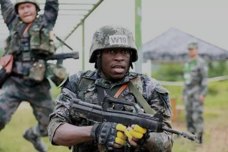 解放军没有外籍军人?那这些黑人又是怎么回事?还是国之栋梁