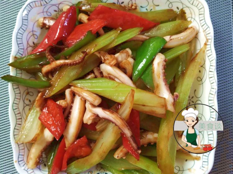 西芹爆炒鱿鱼须,鲜香美味,男人下酒,女人下饭