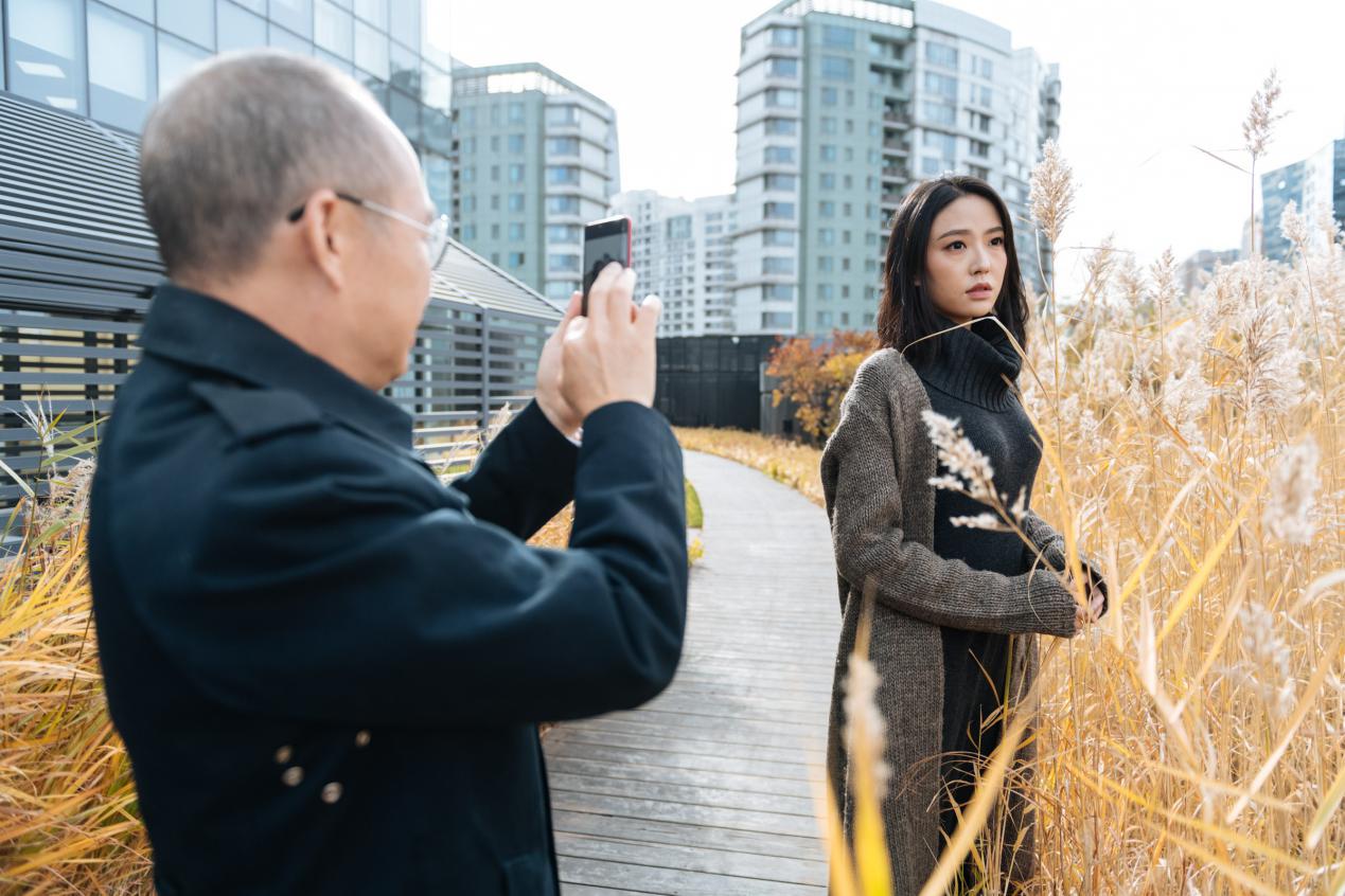 越玩越认真,跨界摄影师潘石屹自谦"正在学习手机拍照"