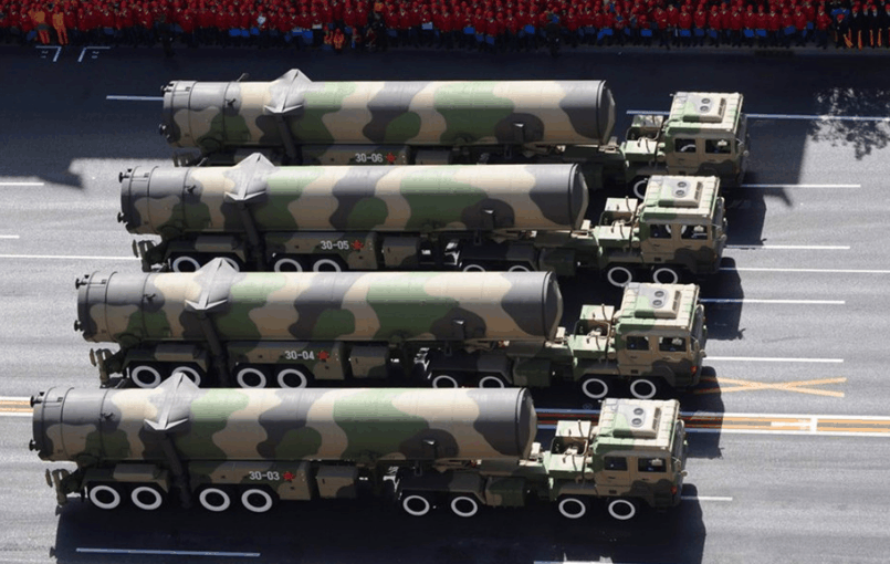 东风5a导弹在精确度上有了很大的提高,也采用了多弹头的模式.