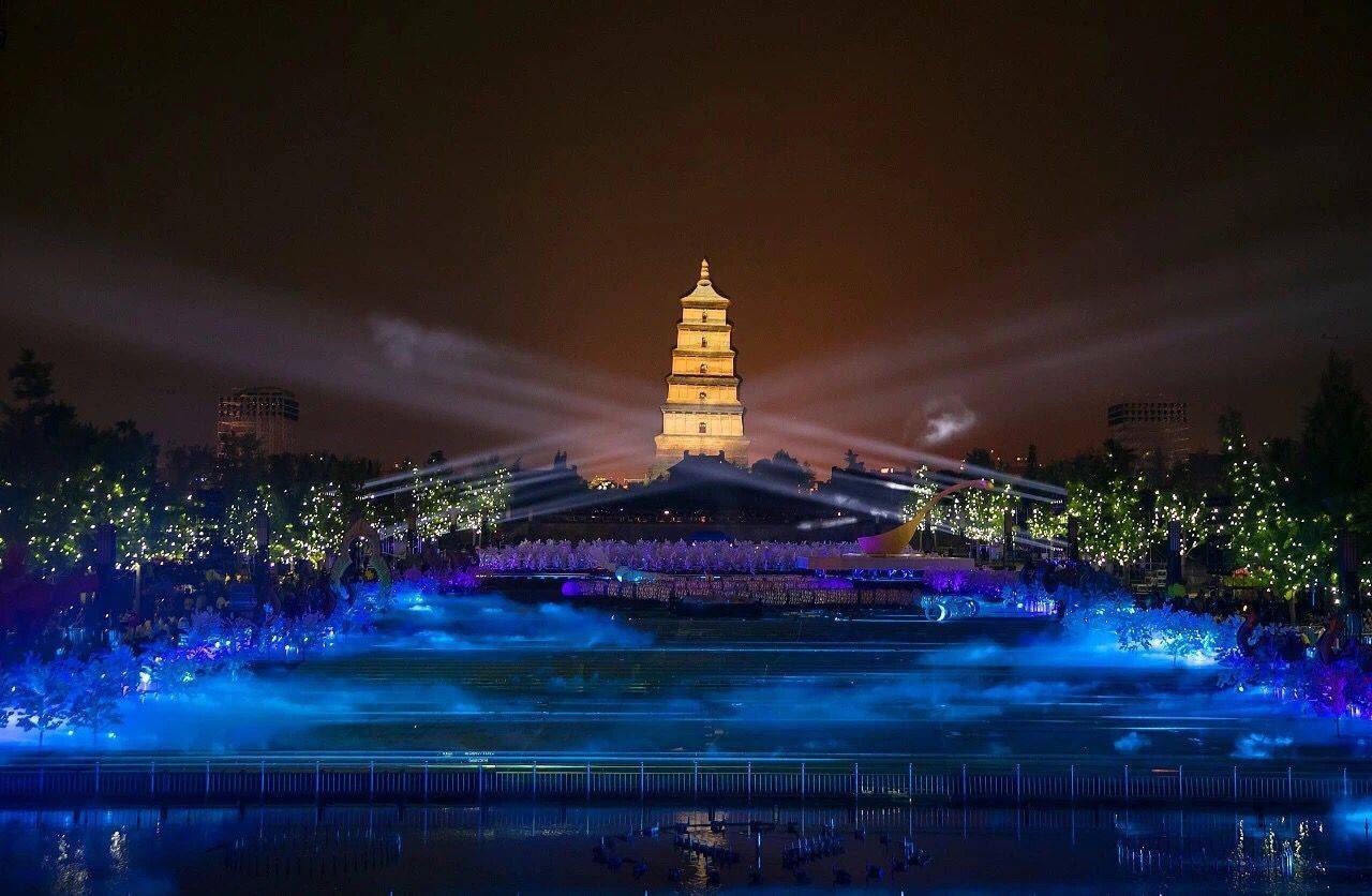 领航新时代光影秀在大雁塔惊艳亮相