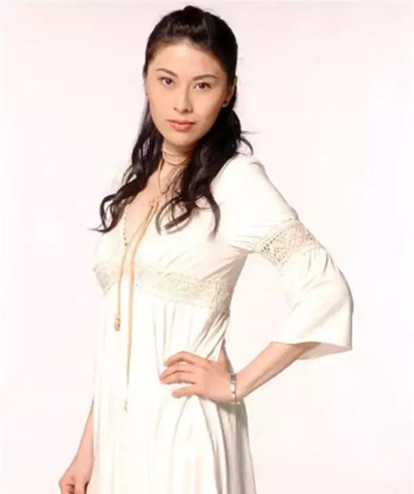 东方大头条主持人方婷