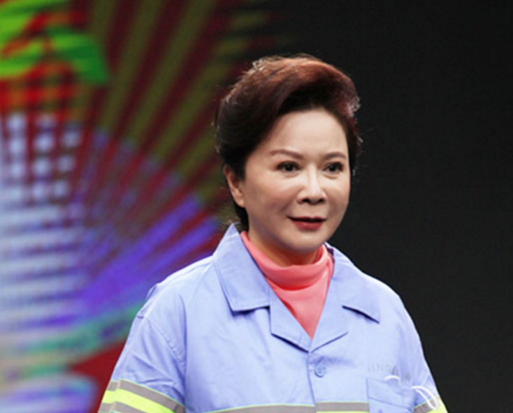 蔡明由电影表演起步,却因电视小品表演红遍华夏