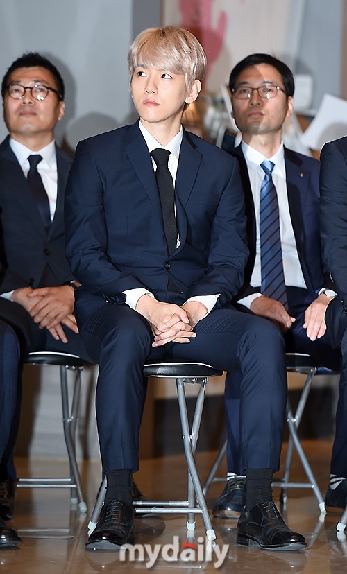 suho边伯贤kai出席exo纪念章新闻发布会