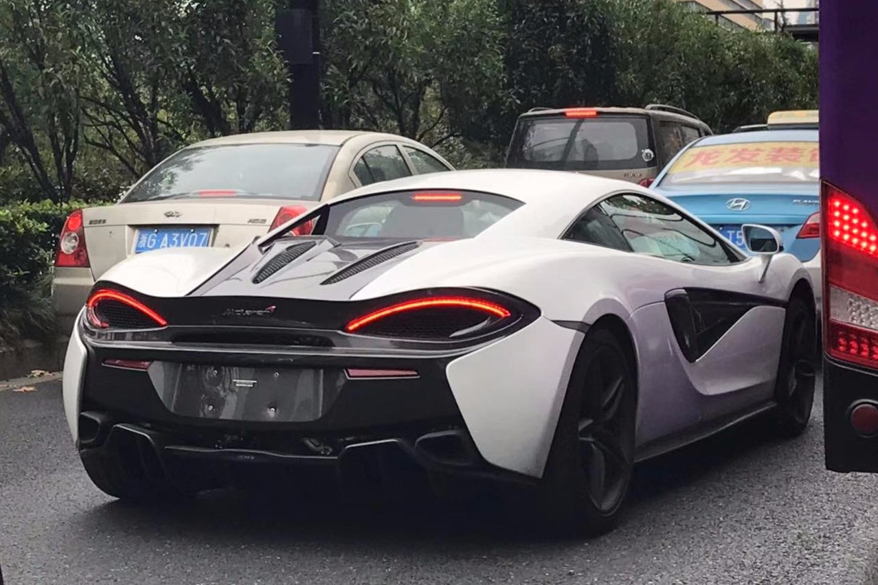 随拍杭州街头豪车,法拉利劳斯莱斯都有,最多的或许是这个品牌