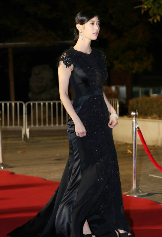 克拉拉亮相韩中国际电影节红毯