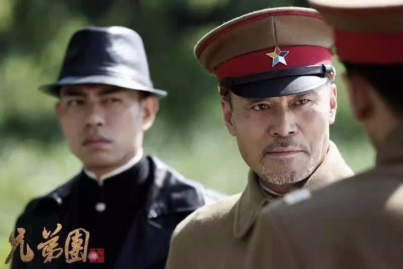 赵恒煊《兄弟营》饰袁玉郎该剧以武昌战役前夕为故事背景,讲述了三对