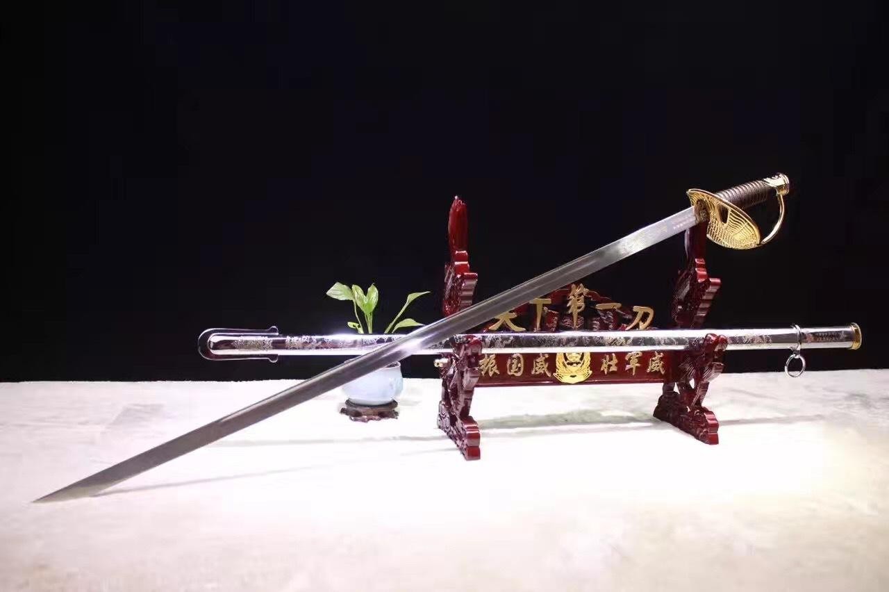 三军仪仗队的指挥刀为何是西洋剑式,而不是中国的传统宝剑样式呢|指挥刀|西洋剑|刀鞘_新浪新闻