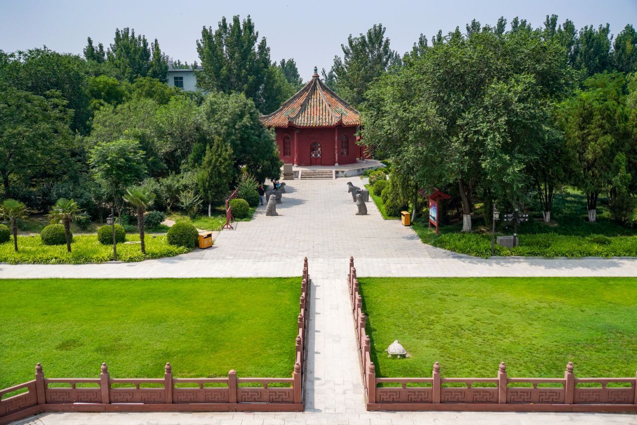 曾遭到日寇飞机大炮的攻击,依旧屹立,"天下第一塔"