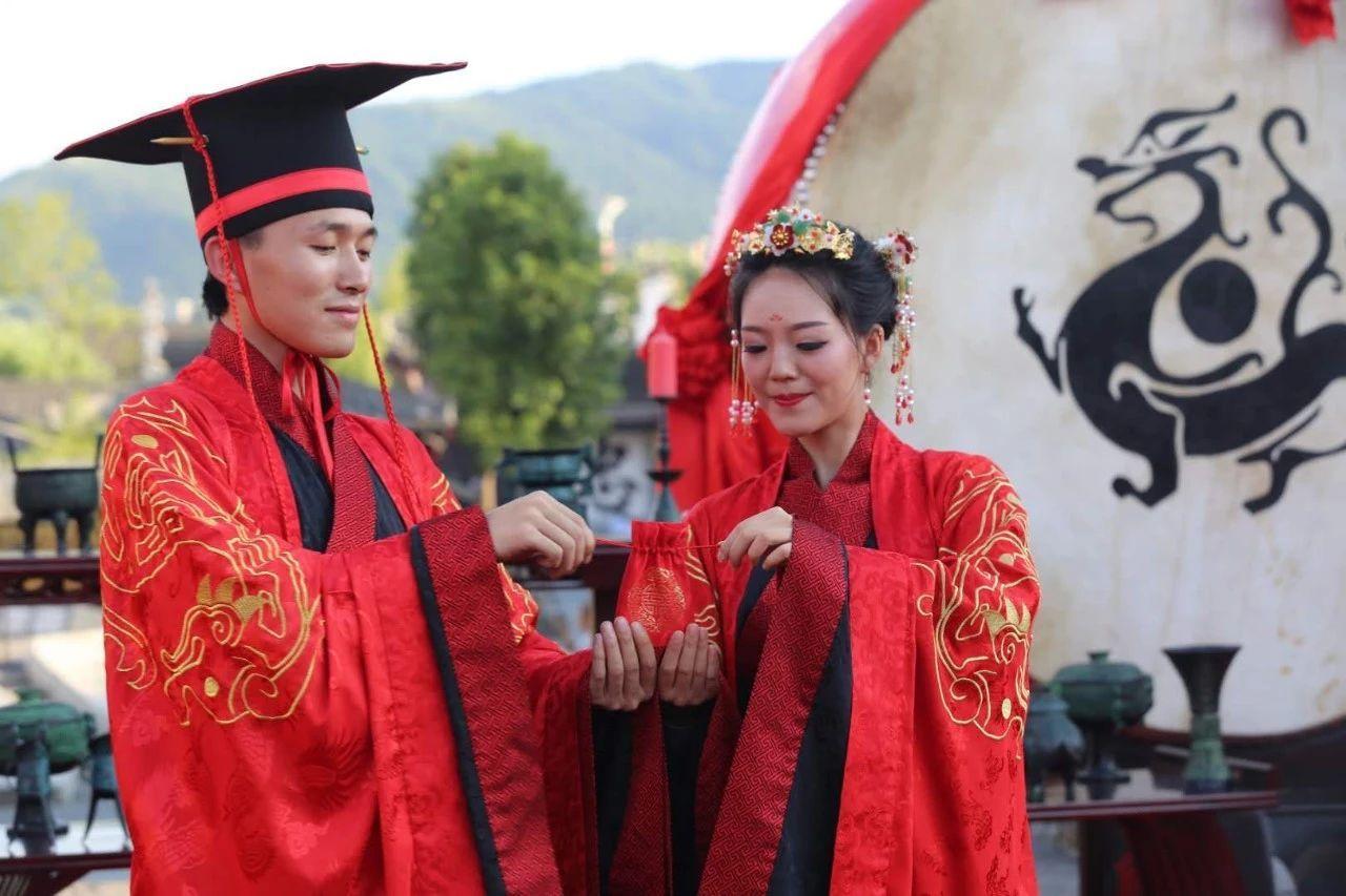 离开城市的喧闹,七夕一起乐游诸葛古镇