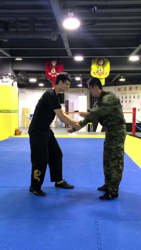 擒拿动作,用一个好字一个坏字来解脱被抓手臂94